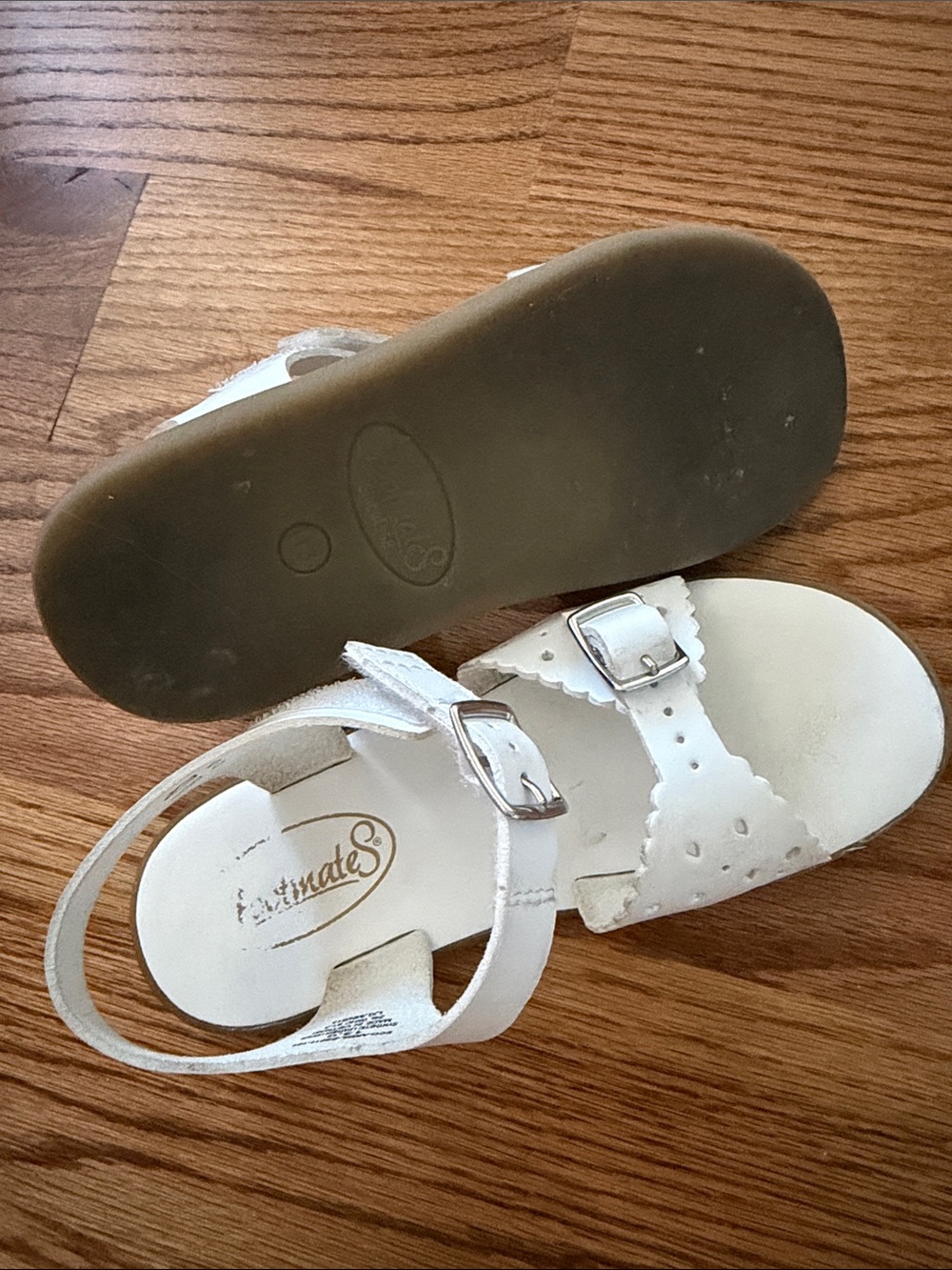 FootMates White Girls' Buckle Sandals with Scalloped Straps - Picture 4 of 4